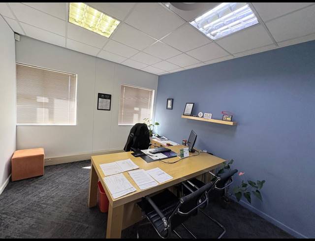 983M² OFFICE FOR SALE IN FOURWAYS